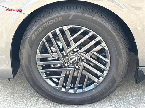 Used 2026 Nissan Sentra SV w/ SV Convenience Package FWD image 4