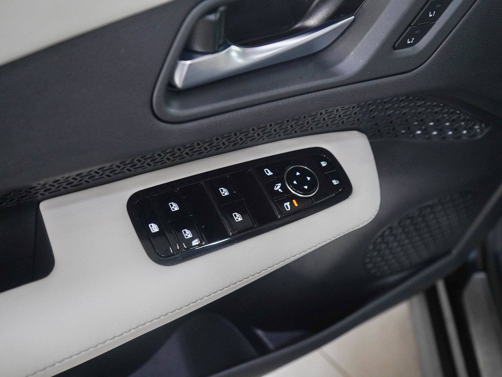 Used 2023 Nissan Ariya AWD image 20