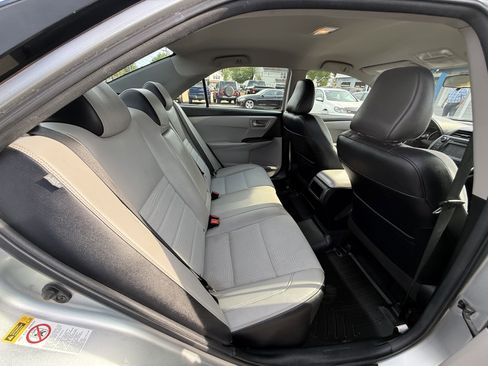 Used 2017 Toyota Camry SE image 12