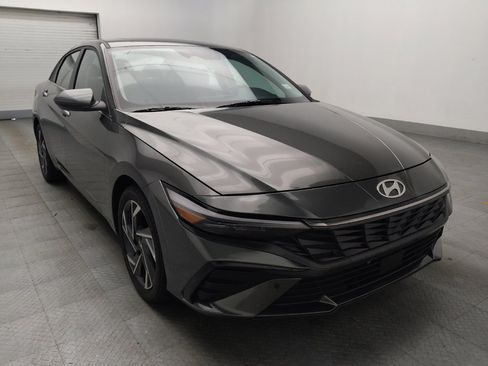 Used 2025 Hyundai Elantra SEL FWD image 13