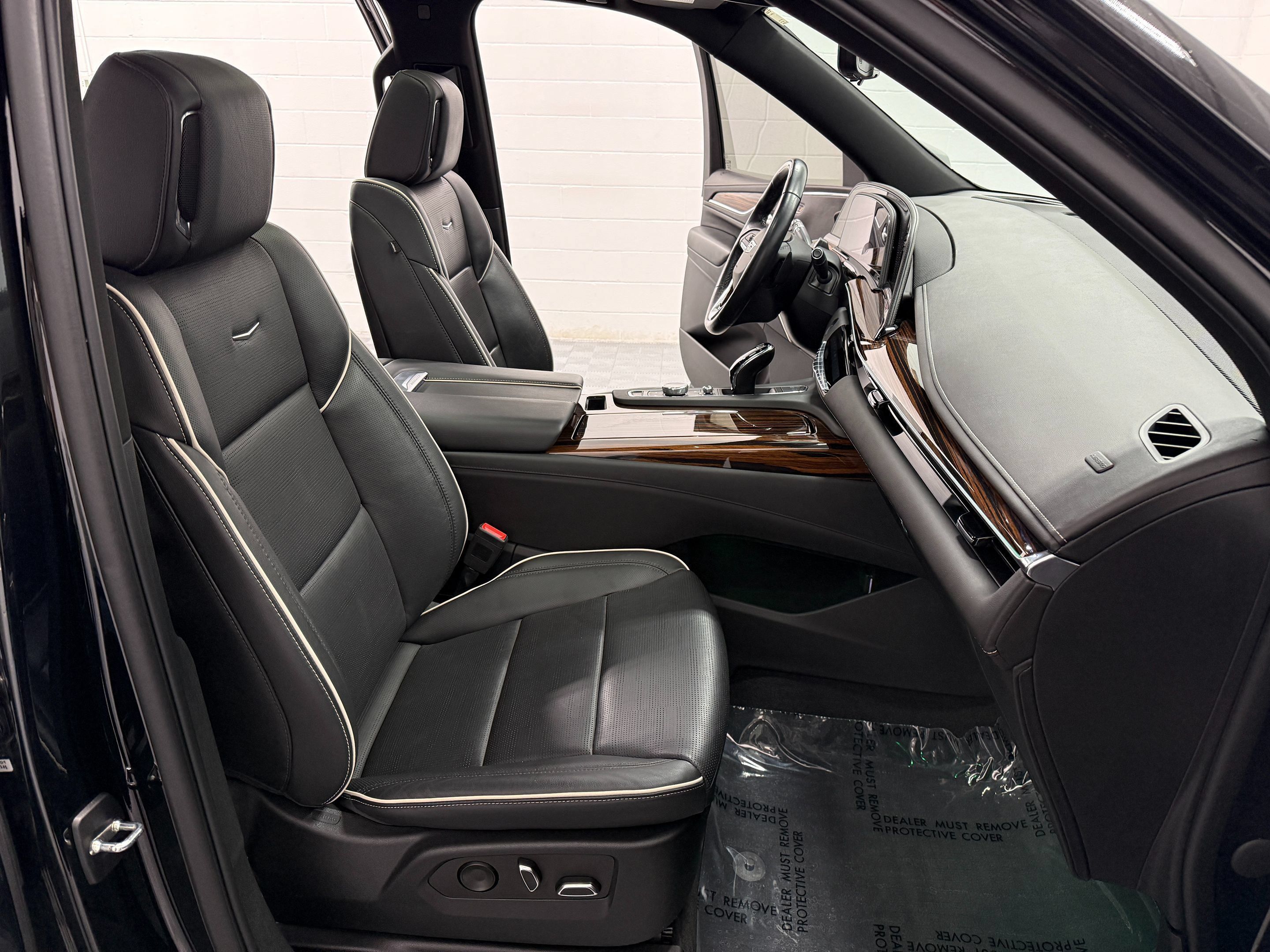 Used 2023 Cadillac Escalade ESV Premium Luxury AWD/4WD image 19