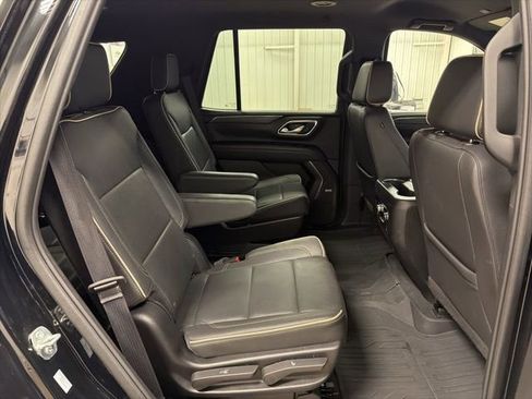 Used 2024 GMC Yukon SLT w/ SLT Luxury Package image 29