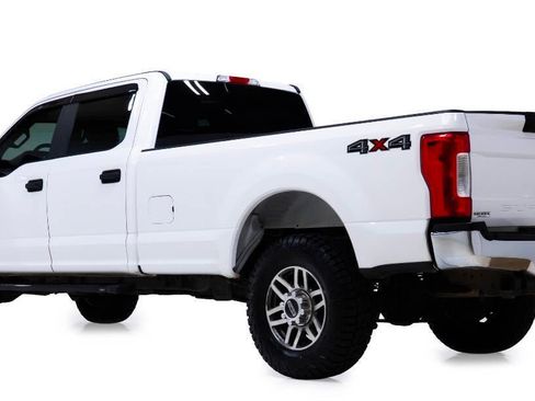 Used 2019 Ford F250 XL w/ Power Equipment Group image 4