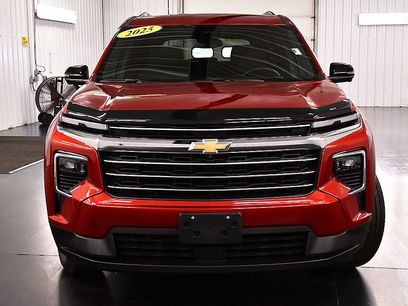 Used 2025 Chevrolet Traverse LT w/ Driver Confidence Package