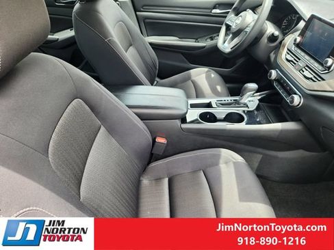 Used 2024 Nissan Altima 2.5 SV FWD image 15