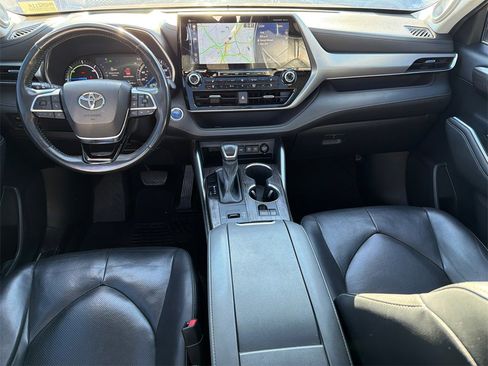 Used 2021 Toyota Highlander Platinum image 23