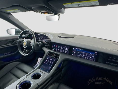 Used 2022 Porsche Taycan image 30