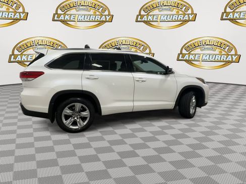 Used 2017 Toyota Highlander Limited FWD image 3