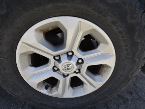 Used 2016 Toyota 4Runner SR5 AWD/4WD image 19