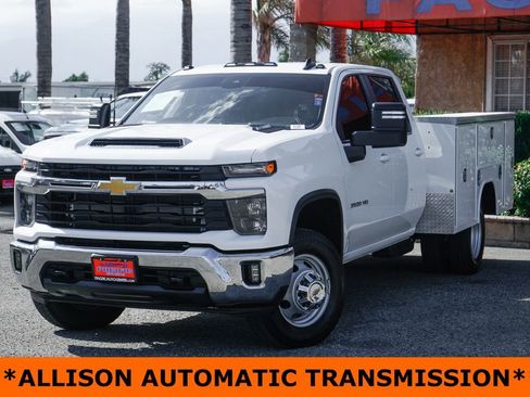 Used 2025 Chevrolet Silverado 3500 LT w/ Convenience Package AWD/4WD image 4