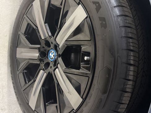 Used 2025 BMW iX xDrive50 w/ Premium Package image 12