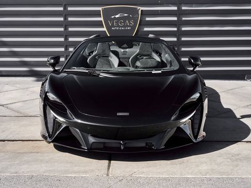 Used 2025 McLaren Artura Spider image 19