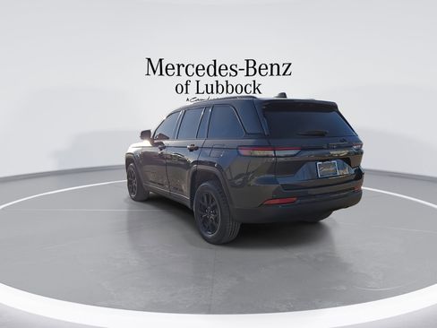 Used 2025 Jeep Grand Cherokee Altitude image 6