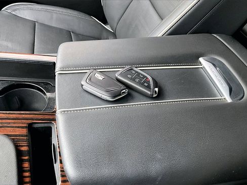 Used 2024 Cadillac Escalade ESV Premium Luxury image 10