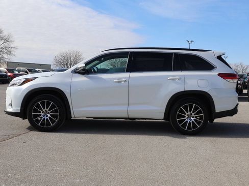 Used 2018 Toyota Highlander SE image 8