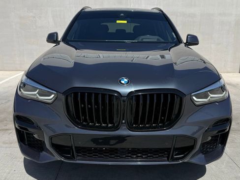 Used 2022 BMW X5 xDrive40i w/ M Sport Package image 2