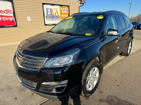Used 2014 Chevrolet Traverse LT image 1