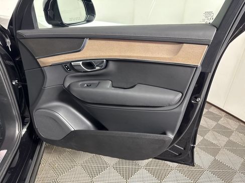 Used 2025 Volvo XC90 B6 Plus AWD/4WD image 13