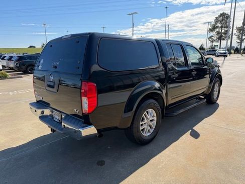 Used 2015 Nissan Frontier SV w/ SV Value Truck Package image 5