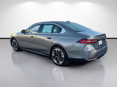 New 2027 BMW 530i xDrive w/ Premium Package AWD/4WD image 5