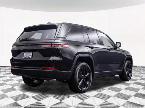 Used 2023 Jeep Grand Cherokee Altitude AWD/4WD image 13