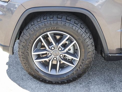 Used 2020 Jeep Grand Cherokee Laredo w/ 18" Wheel & 8.4" Radio Group AWD/4WD image 5