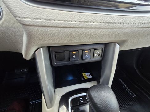 Certified 2022 Toyota Corolla Cross XLE image 25