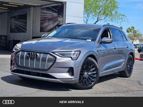 Used 2019 Audi e-tron Prestige w/ Prestige Package image 1