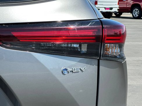 Used 2025 Toyota Highlander XLE AWD/4WD image 39