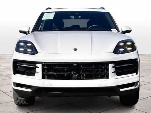 Used 2024 Porsche Cayenne image 3