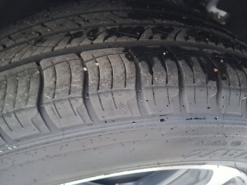 Used 2024 Ford Edge SEL w/ Convenience Package image 9