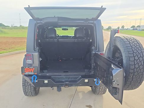 Used 2018 Jeep Wrangler Unlimited Sport S AWD/4WD image 12