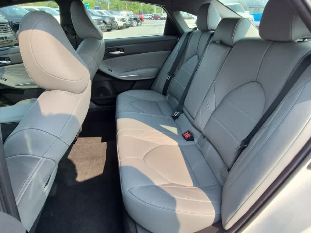 Used 2019 Toyota Avalon Limited w/ Advanced Safety Package FWD image 7