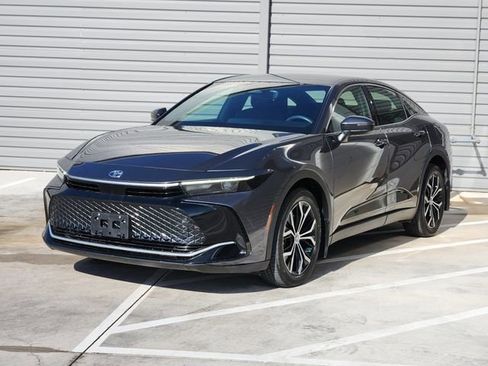 Used 2024 Toyota Crown XLE image 4