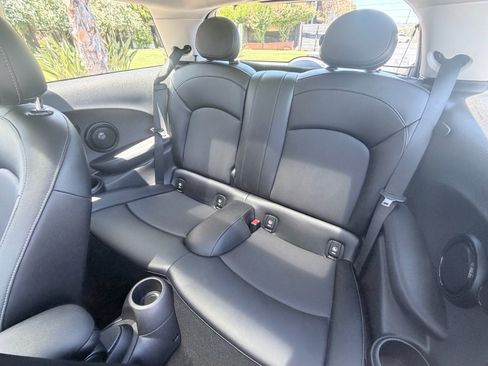 Used 2018 MINI Cooper 2-Door Hardtop w/ Premium Package FWD image 8