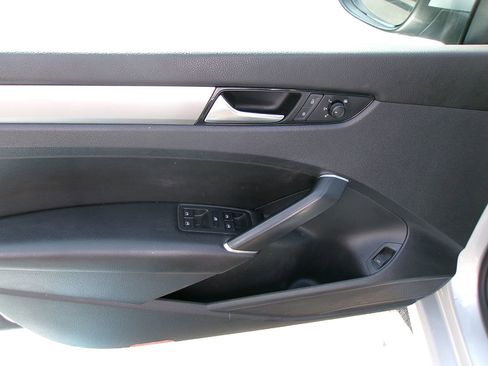 Used 2020 Volkswagen Passat 2.0T SE image 13