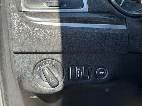 Used 2016 Chrysler 300 C AWD/4WD image 18