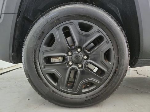 Used 2018 Jeep Renegade Trailhawk AWD/4WD image 32