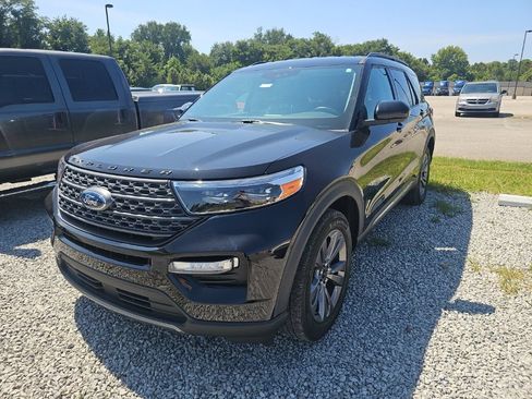Used 2022 Ford Explorer XLT w/ Equipment Group 202A AWD/4WD image 5
