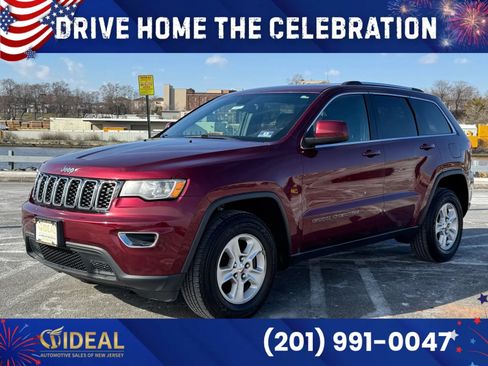 Used 2017 Jeep Grand Cherokee Laredo w/ Quick Order Package 23E AWD/4WD image 3