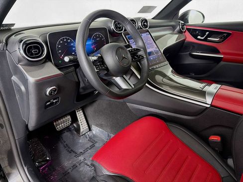 Used 2024 Mercedes-Benz GLC 300 4MATIC image 9