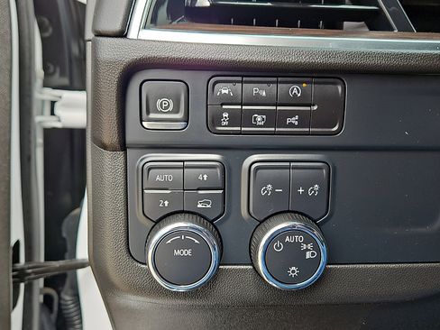 Used 2025 Chevrolet Tahoe LT AWD/4WD image 14