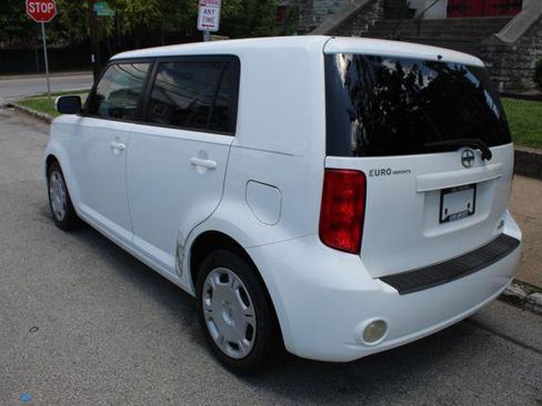 Used 2009 Scion xB FWD image 8