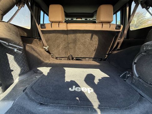 Used 2014 Jeep Wrangler Unlimited Rubicon w/ Dual Top Group AWD/4WD image 10