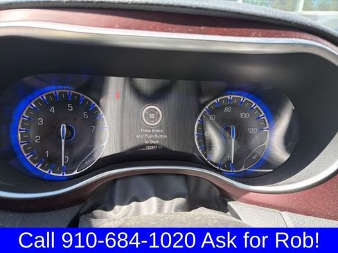 Used 2019 Chrysler Pacifica Limited w/ Tire & Wheel Group image 1