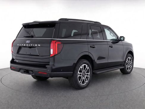 Used 2025 Ford Expedition Active AWD/4WD image 4