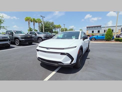 New 2026 Chevrolet Equinox EV LT w/ Midnight Package FWD image 22