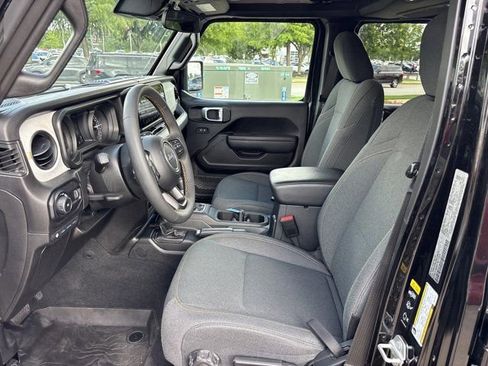 Used 2024 Jeep Wrangler Unlimited w/ Convenience Group AWD/4WD image 16