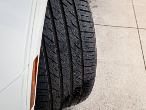 Used 2019 Bentley Bentayga image 12