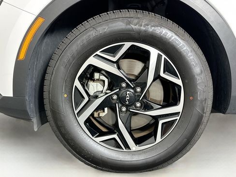 Used 2025 Kia Sportage LX FWD image 11